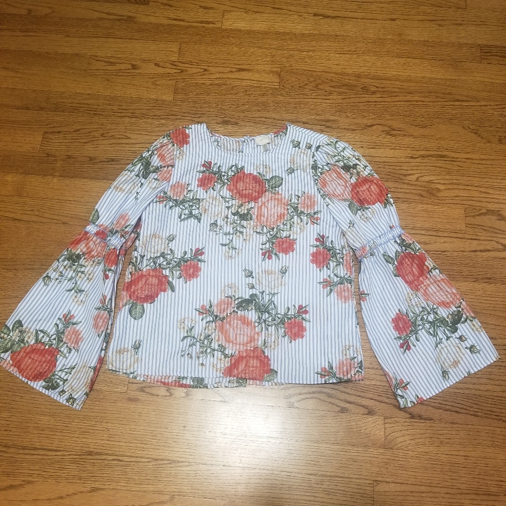 Floral Long flare sleeve shirt